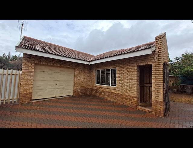 2 BEDROOM TOWNHOUSE TO LET IN IRENE PARK